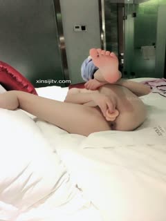 最新福利姬『洛美』酒店蓝发萝li雷姆COS假JJ自慰潮喷非常刺激1080P高清