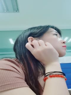 清纯小野喵】在外资公司上班美丽小姐姐~上班偷偷直播!~！！✨✨✨--无声音时是主播关的，怕@xie漏公司机密_20220531_090454